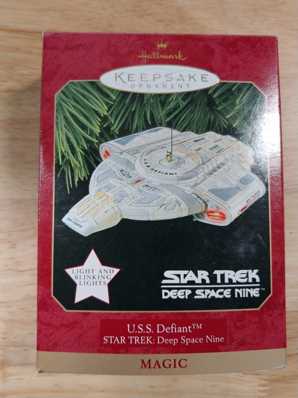 Hallmark Keepsake Ornament Star Trek Deep Space Nine 1997 U.S.S Defiant
