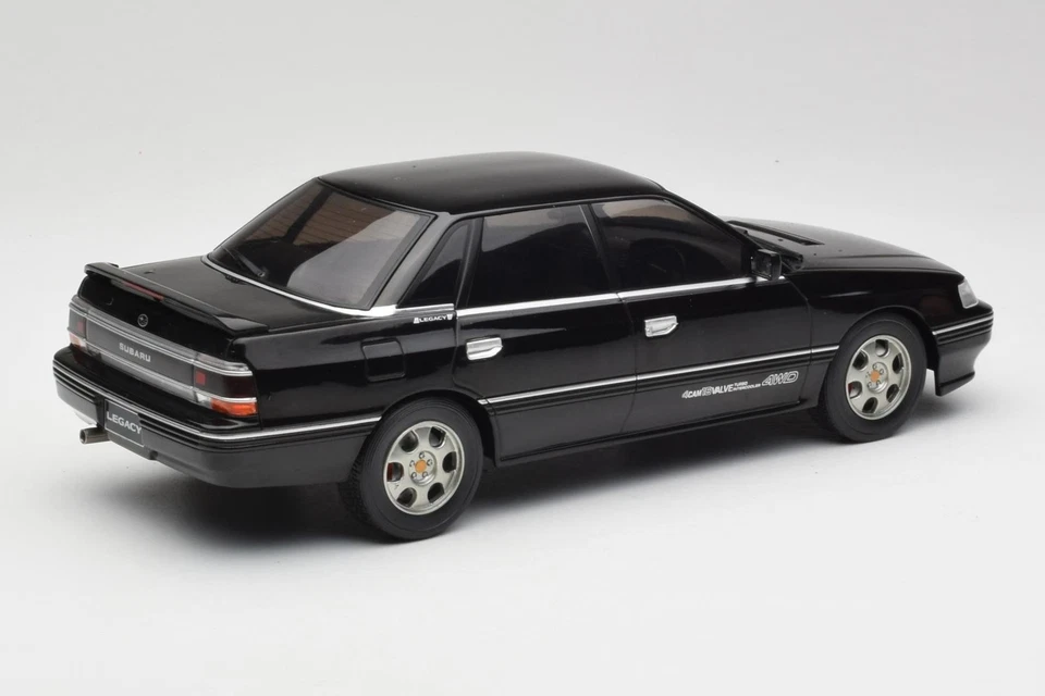 18CMC131A Subaru Legacy RS Black IXO 1/18 - Immagine 2 di 4