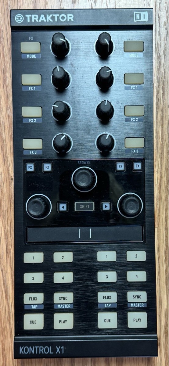 Native Instruments Traktor Kontrol X1 MK2 DJ Controller USB