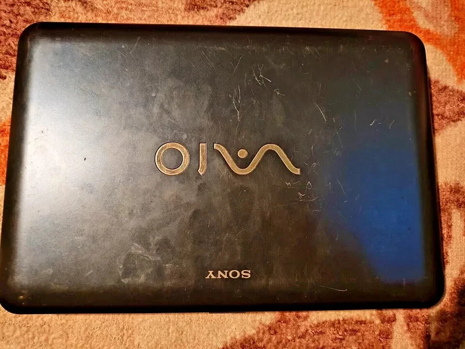 Sony VAIO VPCM13M1R 10in intel Atom 2GB Ram Laptop - Image 2 of 4