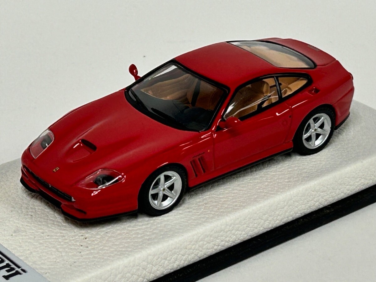 1/43 Ferrari 550 Maranello in Red from 1996 on Leather base JPN43