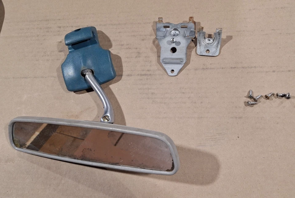 1968 Oldsmobile 98 sun visors LH & RH and rear view mirror with hardware Foto 3 de 4