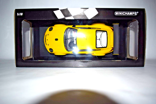 Minichamps 151 108902 Porsche 911 (997.2) GT3 R versione Street giallo 1/18 - Foto 2 di 5