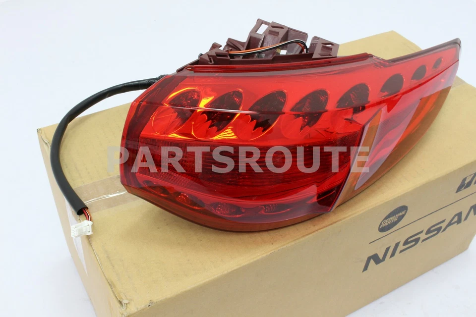 Luz trasera derecha Infiniti FX35 FX50 QX70 OEM 26550-1CA0A Foto 2 de 4