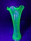 ART DECO URANIUM VASELINE GLASS GREEN PANELED SCALLOP RIM VASE UV REACTIVE 9.5"