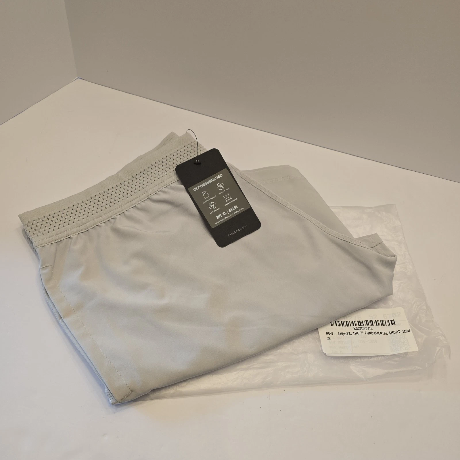 Fabletics The Fundamental Shorts Mens XL Gray 7 inch Unlined Active Training