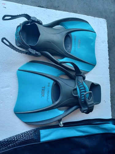 Pair of Aqua Lung Trek snorkeling fins and their carry bag Summer Sz S 4-7 37-41 - Picture 11 of 12