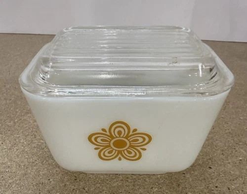 VTG PYREX  BUTTERFLY GOLD REFRIGERATOR DISH W/LID 501-B-1-1/2 Cup