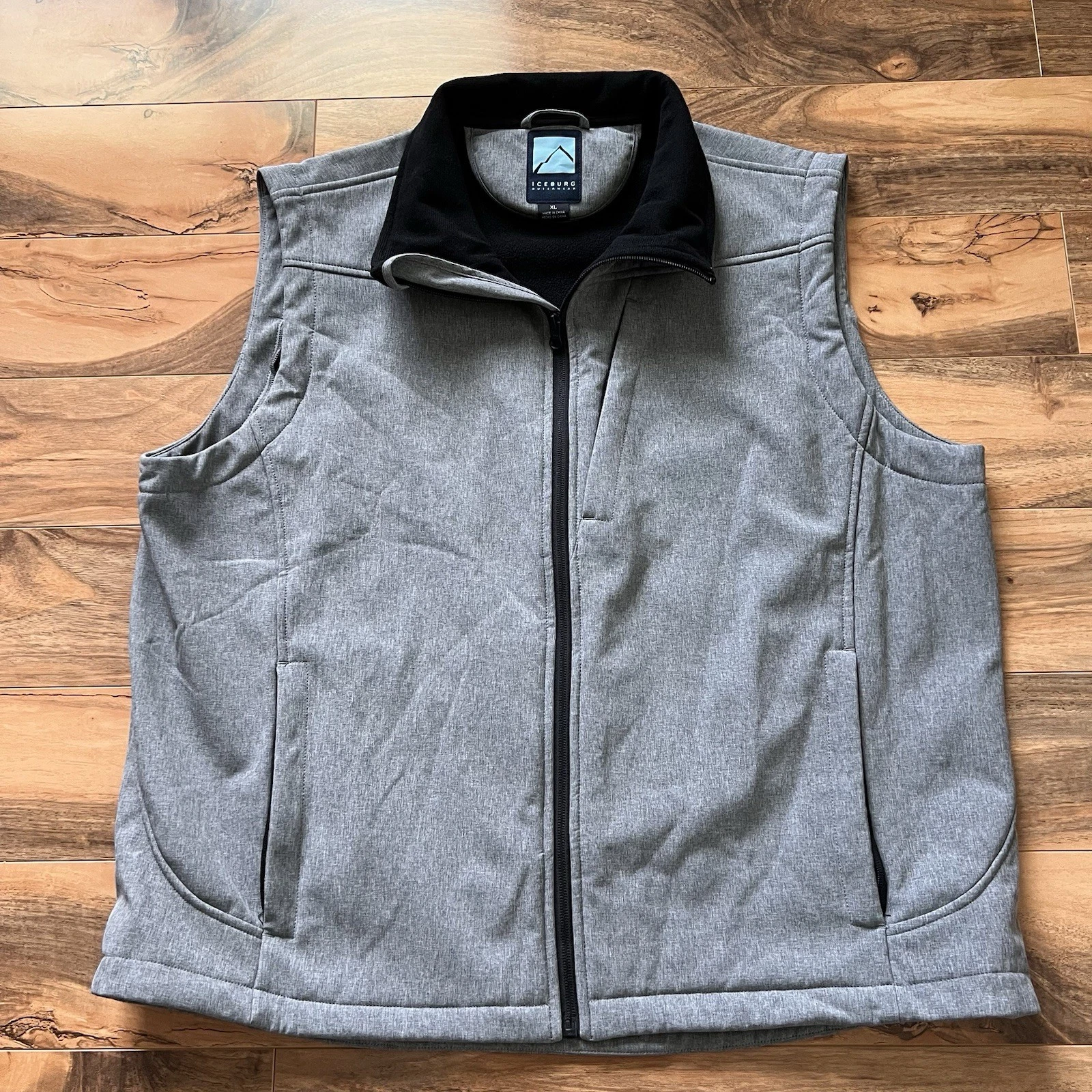 Gray Fleece Lined Soft Shell Zip Vest XL Outdoor Hiking CasualLayered Look