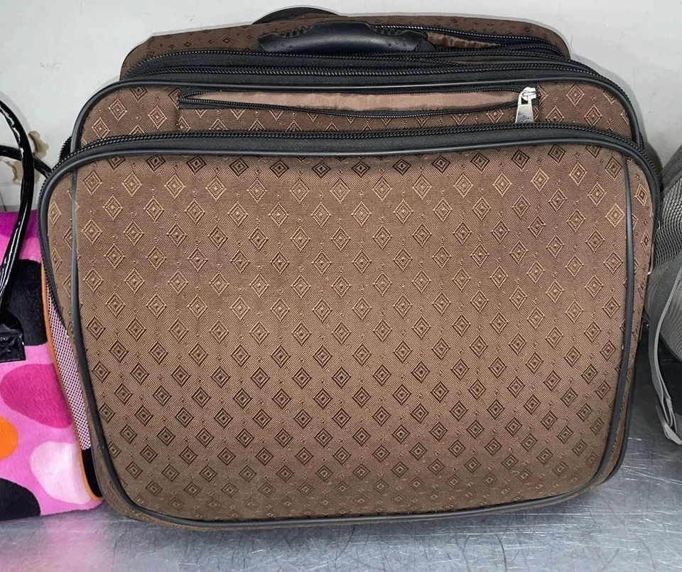 Maletín de equipaje con ruedas Joy Mangano marrón castaño. 16,5”. Foto 4 de 4