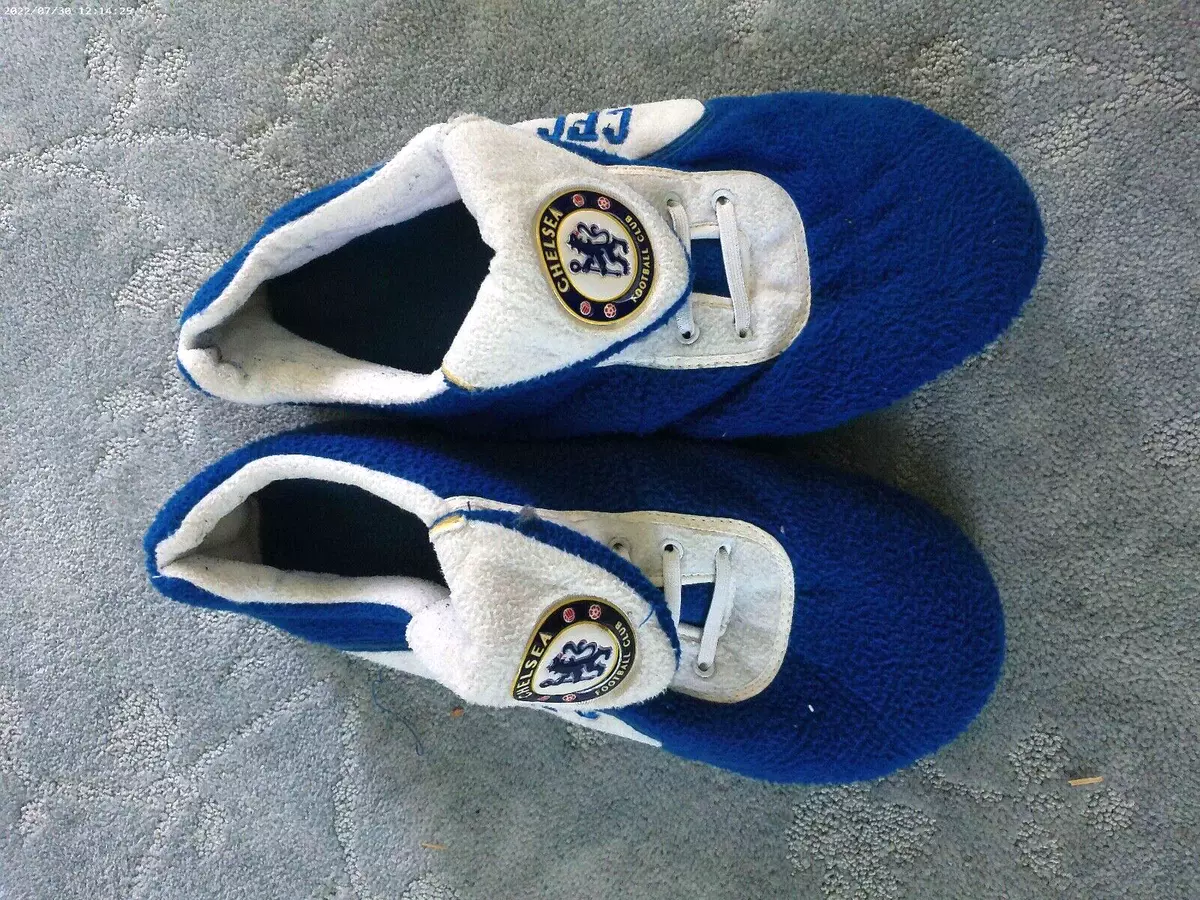 CHELSEA FOOTBALL CLUB SLIPPERS SIZE 11-12 |