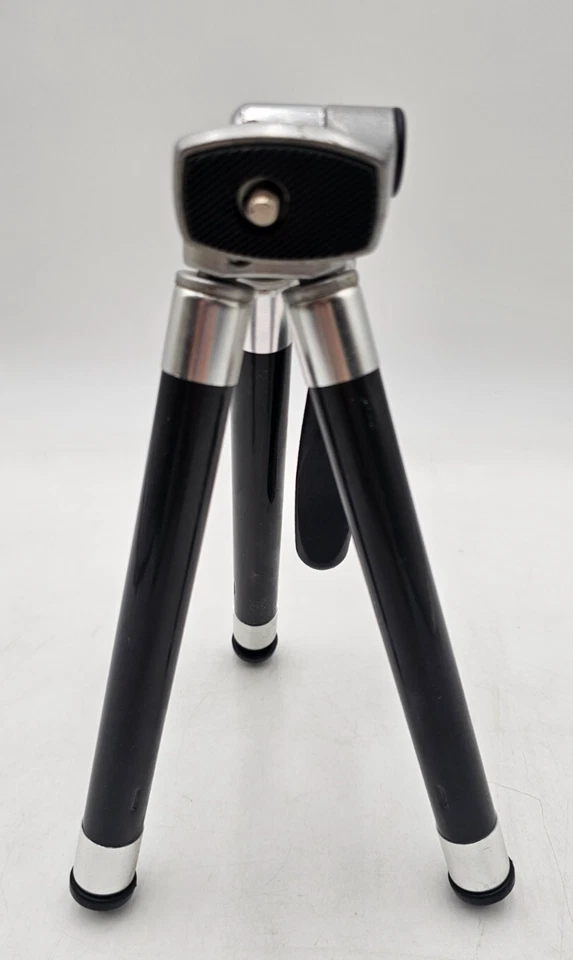Targus Portable Tripod TG-42TT Extends 11" to 42” Desk/Travel Lightweight Black - Image 2 of 3