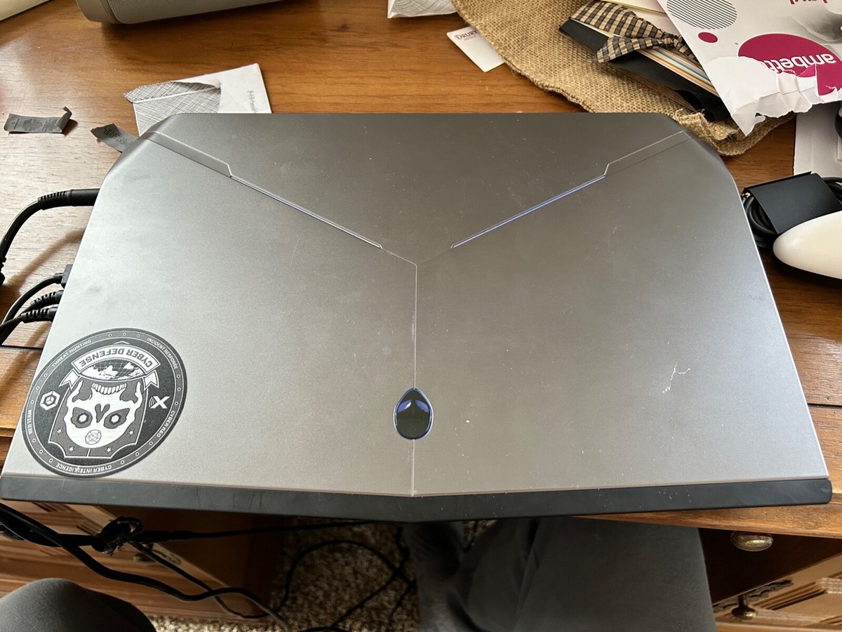 【中古】Alienware 15 R2 i7-6820HK 16GB RAM Dell Alienware 15 R2 15.6