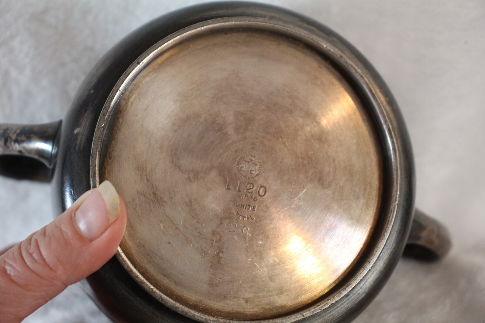 etched  Silver Sugar Bowl Middletown Plate Co. Quadruple plated marked 1120