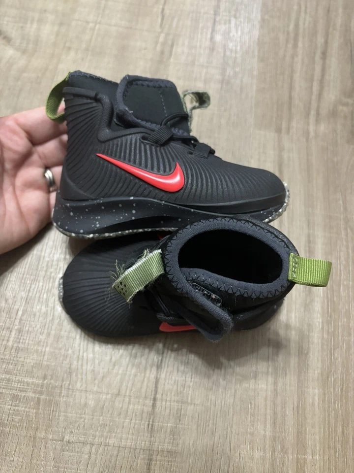 Botas informales Nike Binzie (TD) talla 4C BQ5382-001 niño pequeño Foto 3 de 4