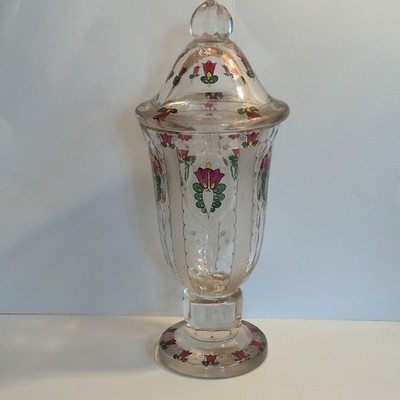 Antiker Haida Böhmischer Glas Deckelkelch / Vase. Rote und grüne Tulpen um 1910
