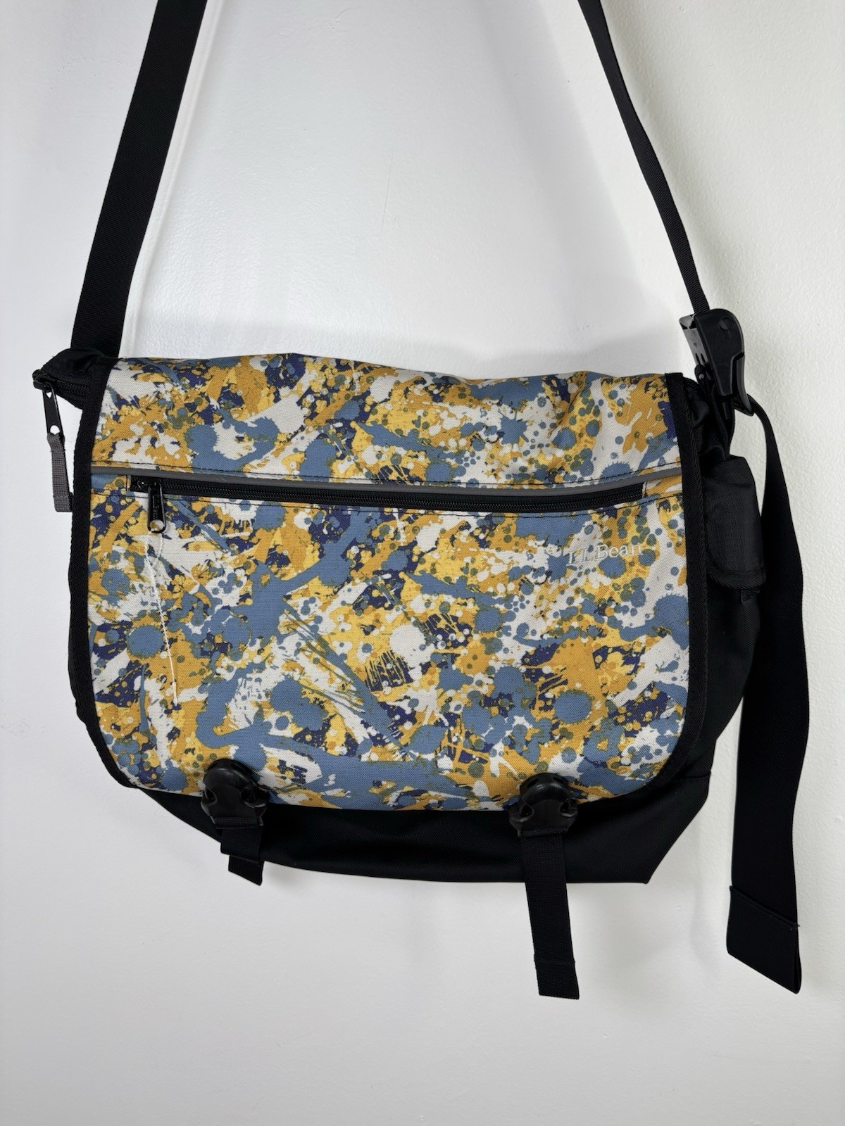 LL Bean Messenger Bag Crossbody Laptop Pockets Black/Multicolored  Bag