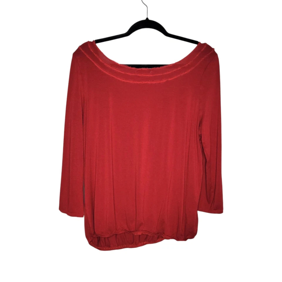 Blusa para mujer Max Edition roja cuello redondo detalle roseta viscosa suave talla L Foto 4 de 4