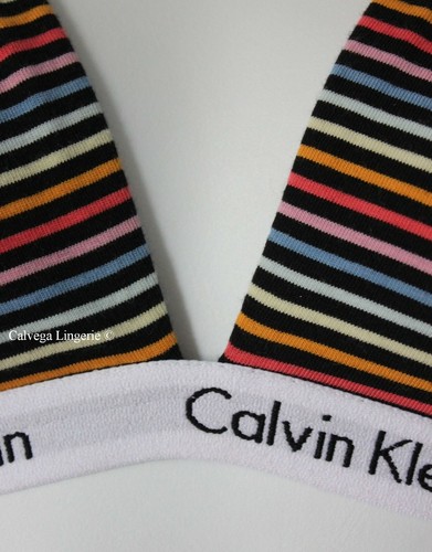 Sujetador de algodón triángulo inalámbrico ""carrusel"" taza suave Calvin Klein QP1342 ""Carrusel"" nuevo con etiquetas - Imagen 2 de 8