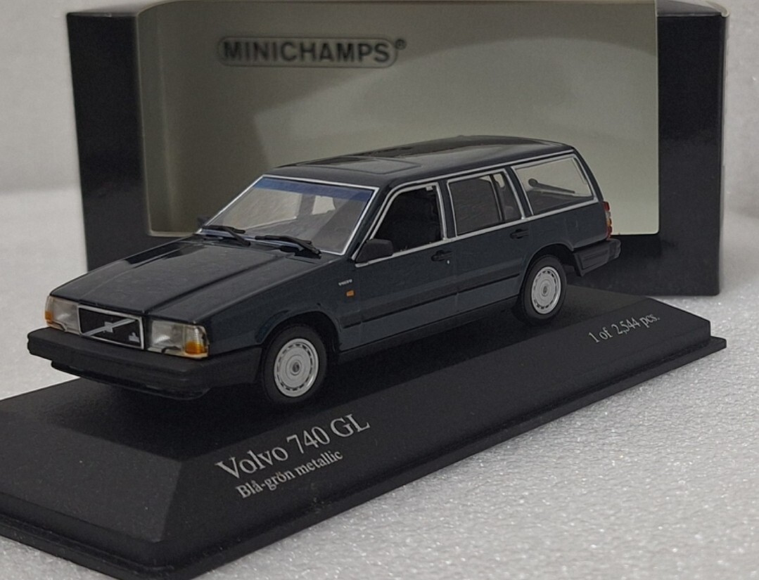 Volvo 740 GL Break 1986 Green Metallic 1:43 Minichamps 400171710