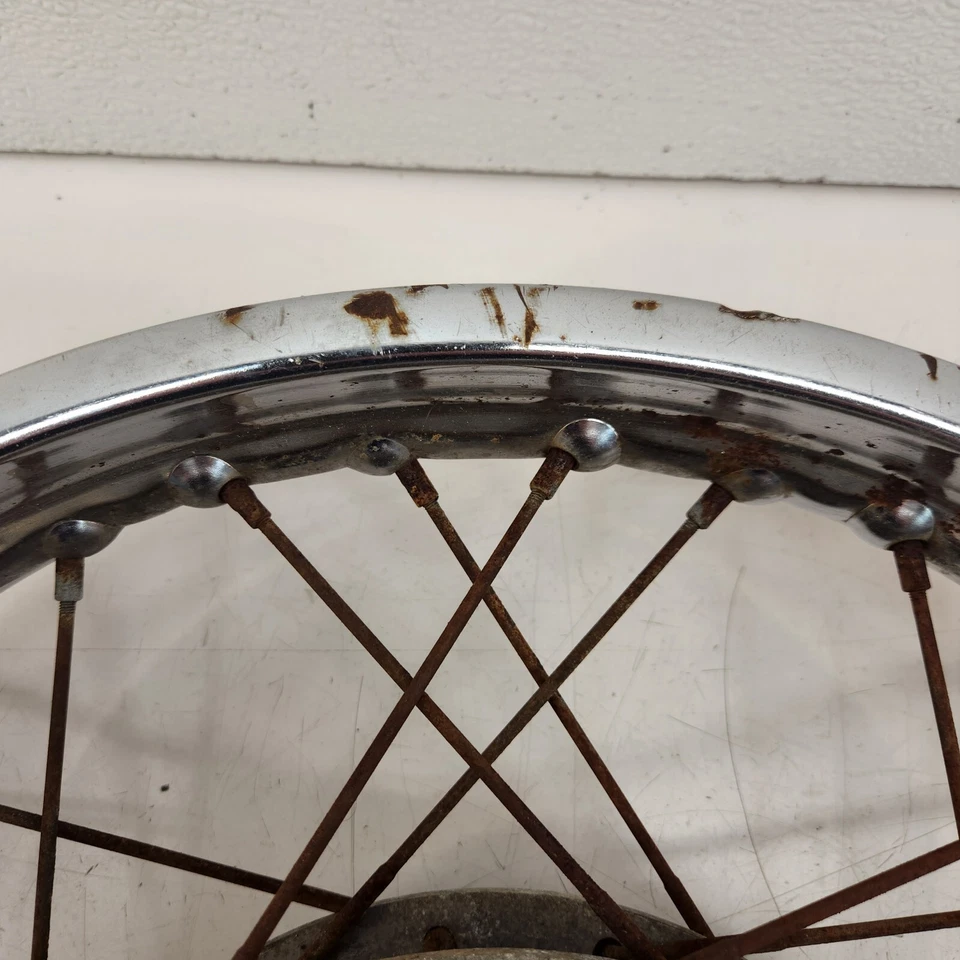 Rueda trasera Suzuki GT-750 Water Buffalo 1975 con buje de freno GT750 GT750L Foto 2 de 4