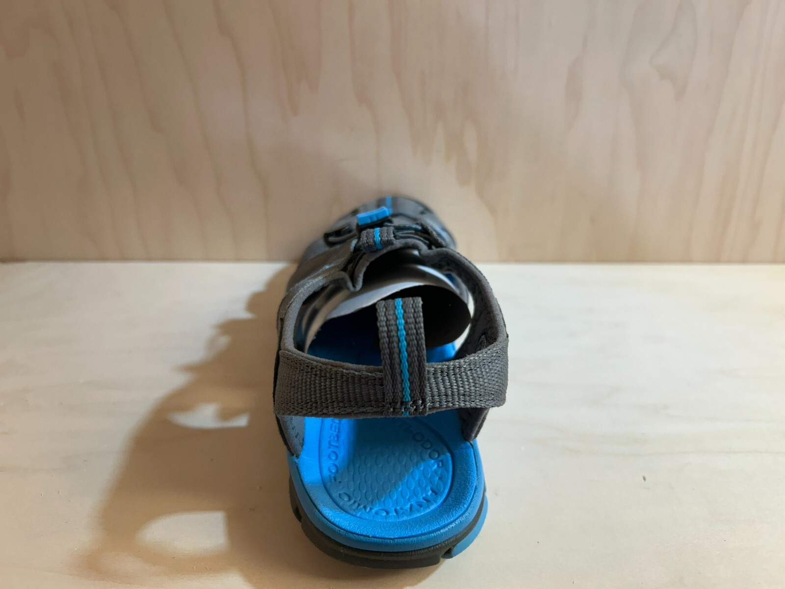 Keen Clearwater CNX sneaker da donna US 8 5 Gargoyle blu norvegese