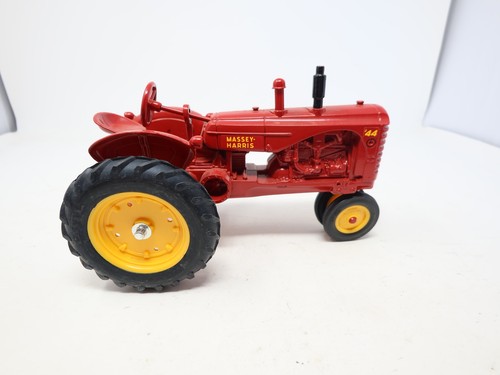 USED ERTL , 1:16 Scale Die-Cast Massey-Harris 44 Tractor (Red) READ - Picture 2 of 7
