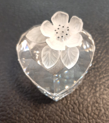 Swarovski Anemone Flowers Floral Frosted Crystal Heart Shaped Ring Trinket Box