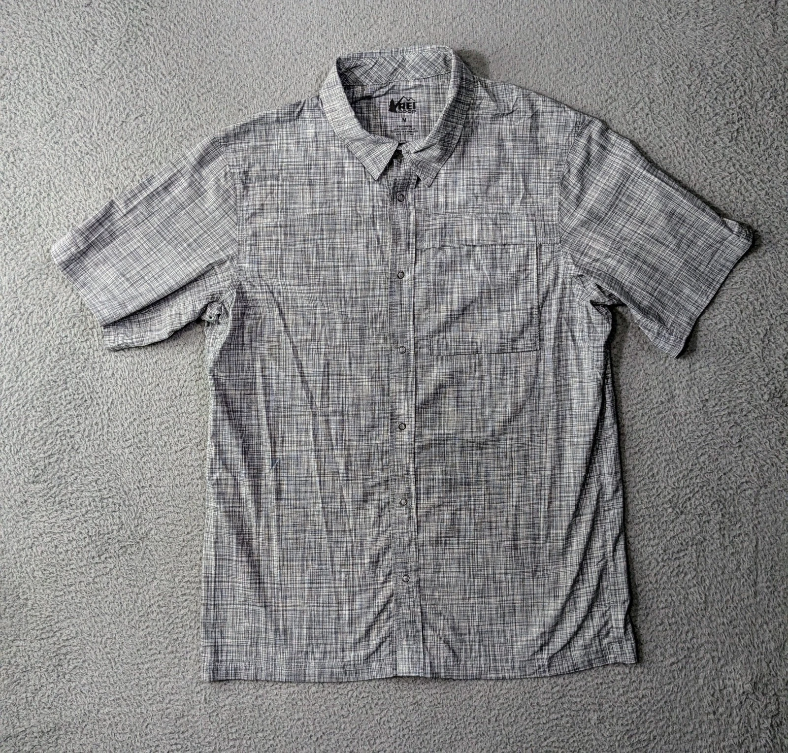 REI Co-op Shirt Mens Medium Short Sleeve Screeline Gray Plaid Snap Hiking M