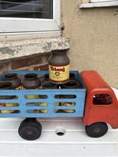 Tri Ang Milk Truck With 8 Steel Milk Churns