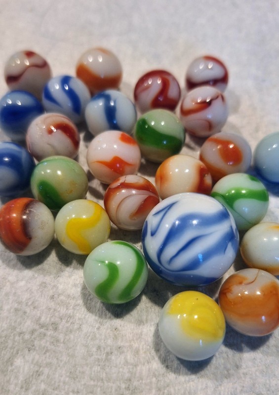 Lot Of 26 Vintage Marbles. WV Swirls,cac,peltier,akro Agate,alley NM-M