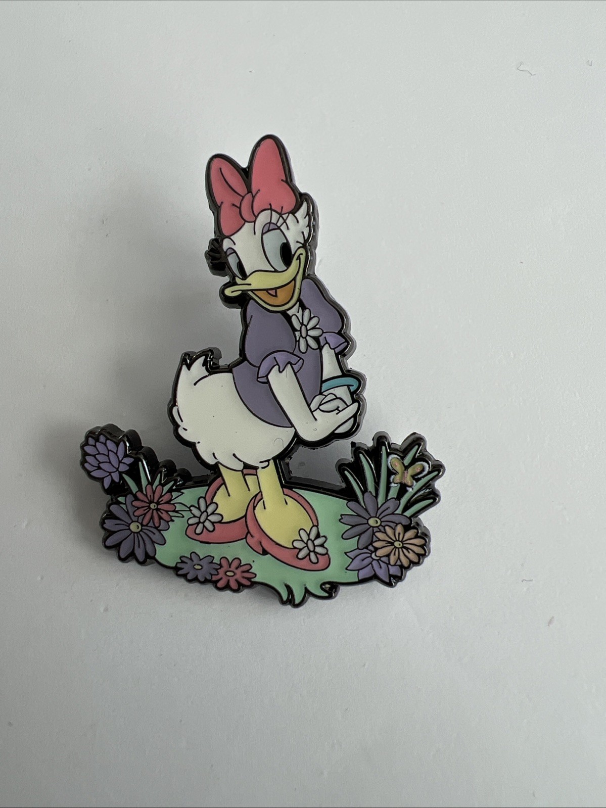 Loungefly Daisy Picnic Butterfly Mystery Disney Flowers Pin E5