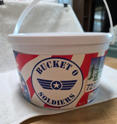 Disney Toy Story Signature Collection Bucket O' Soldiers Thinkway