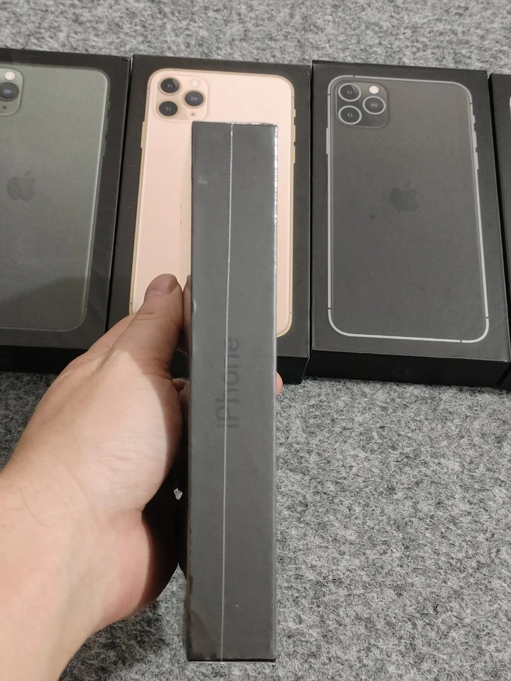 Good condition Apple iPhone 11 Pro max 64/256GB Factory UNLOCKED(any carrier) - Image 4 of 4