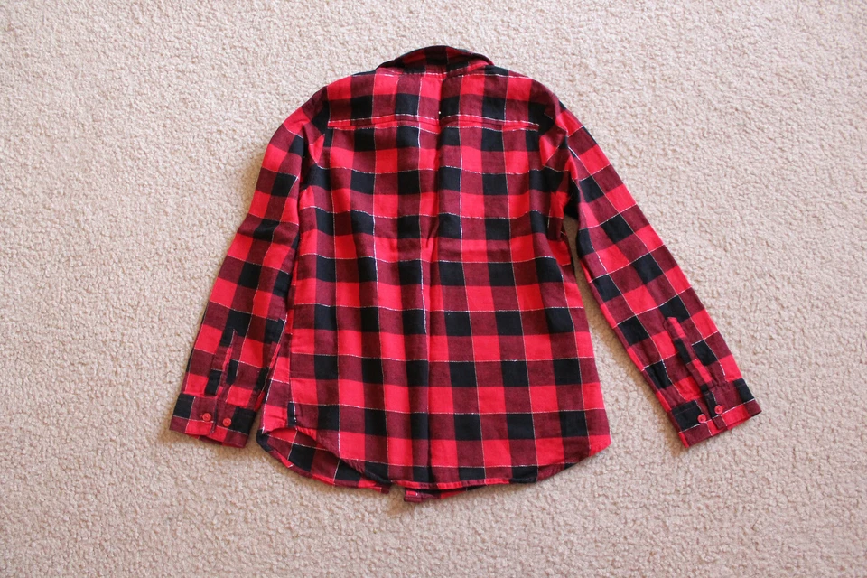 Camisa xadrez Faded Glory Girls preta e vermelha botão frontal mistura de algodão tamanho M 7-8 - Imagem 2 de 3