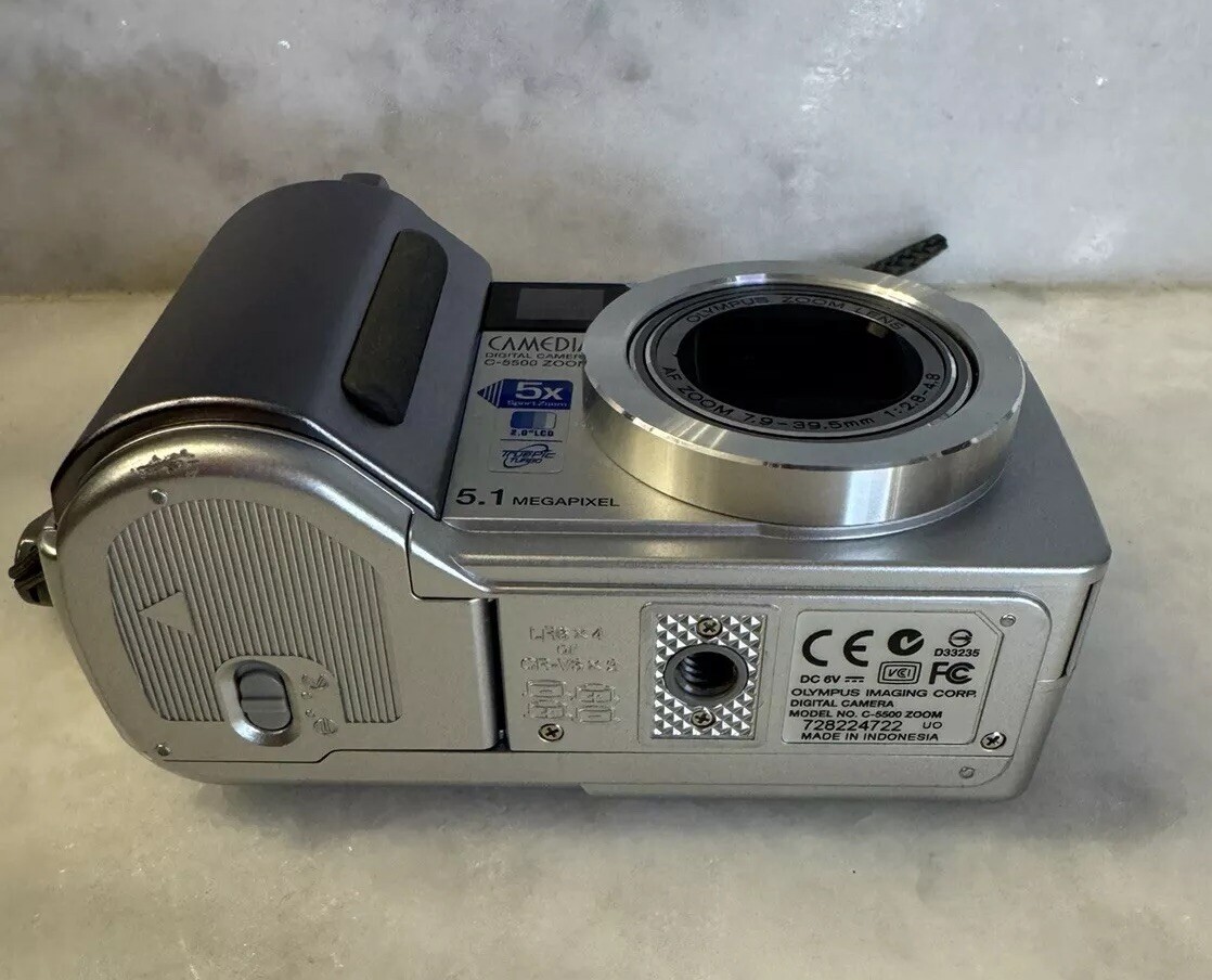 OLYMPUS CAMEDIA C-5500 5.1MP Digital Camera 5x Optic Zoom Silver
