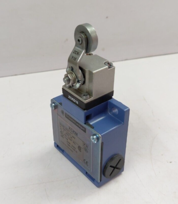 M*様 Switch Telemecanique XCKM Limit Switch ZCKD16 Ui=500V Uimp=6kV AC 15 240V
