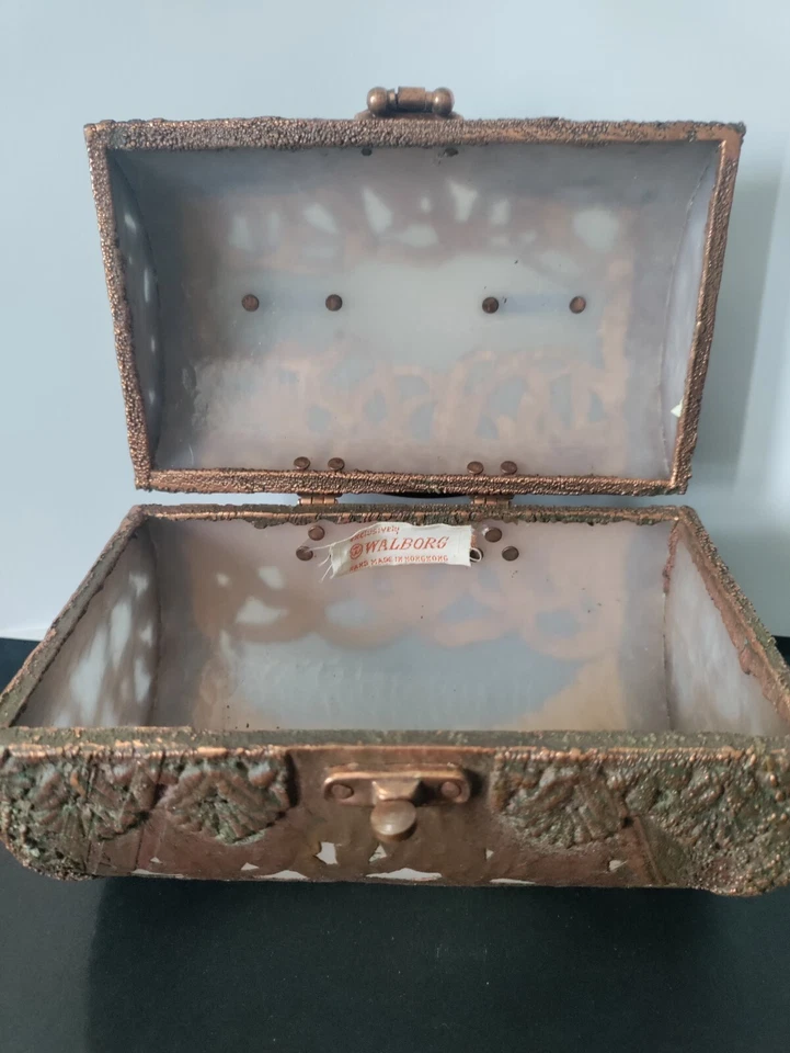 Bolso de mano raro vintage de cobre y blanco Lucite WALBORG con mango de latón Foto 3 de 4