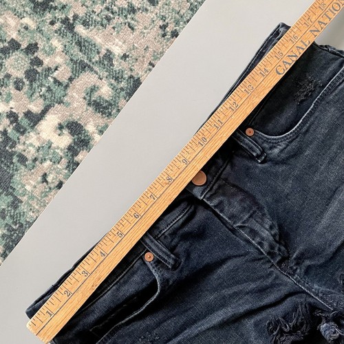 Blank NYC Women’s Little Queenie Denim Cutoff Shorts Dark Indigo Sz 29 Raw Hem - Picture 3 of 10