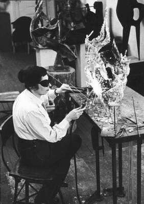 American Sculptor Ruth Vodicka Welds In Studio 1958 OLD PHOTO