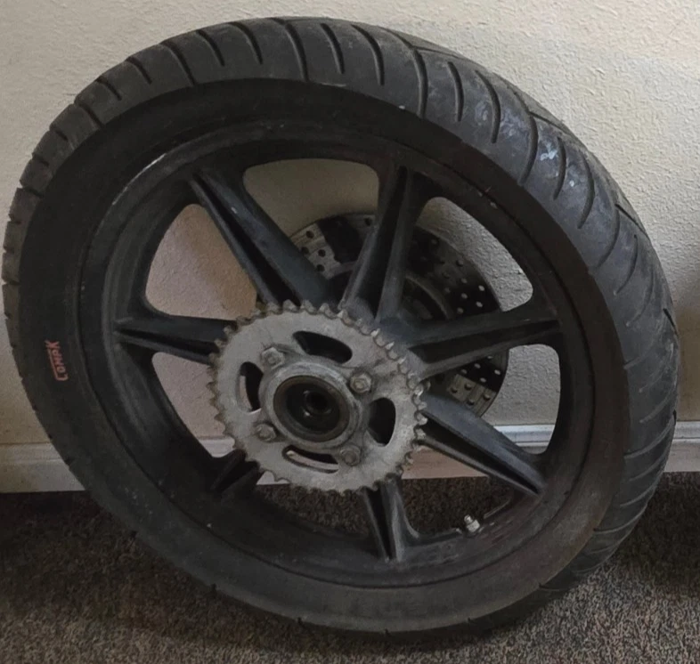 Yamaha RD400C 1976 rueda trasera rotor piñón neumático Metzler RD 400 C Foto 2 de 4