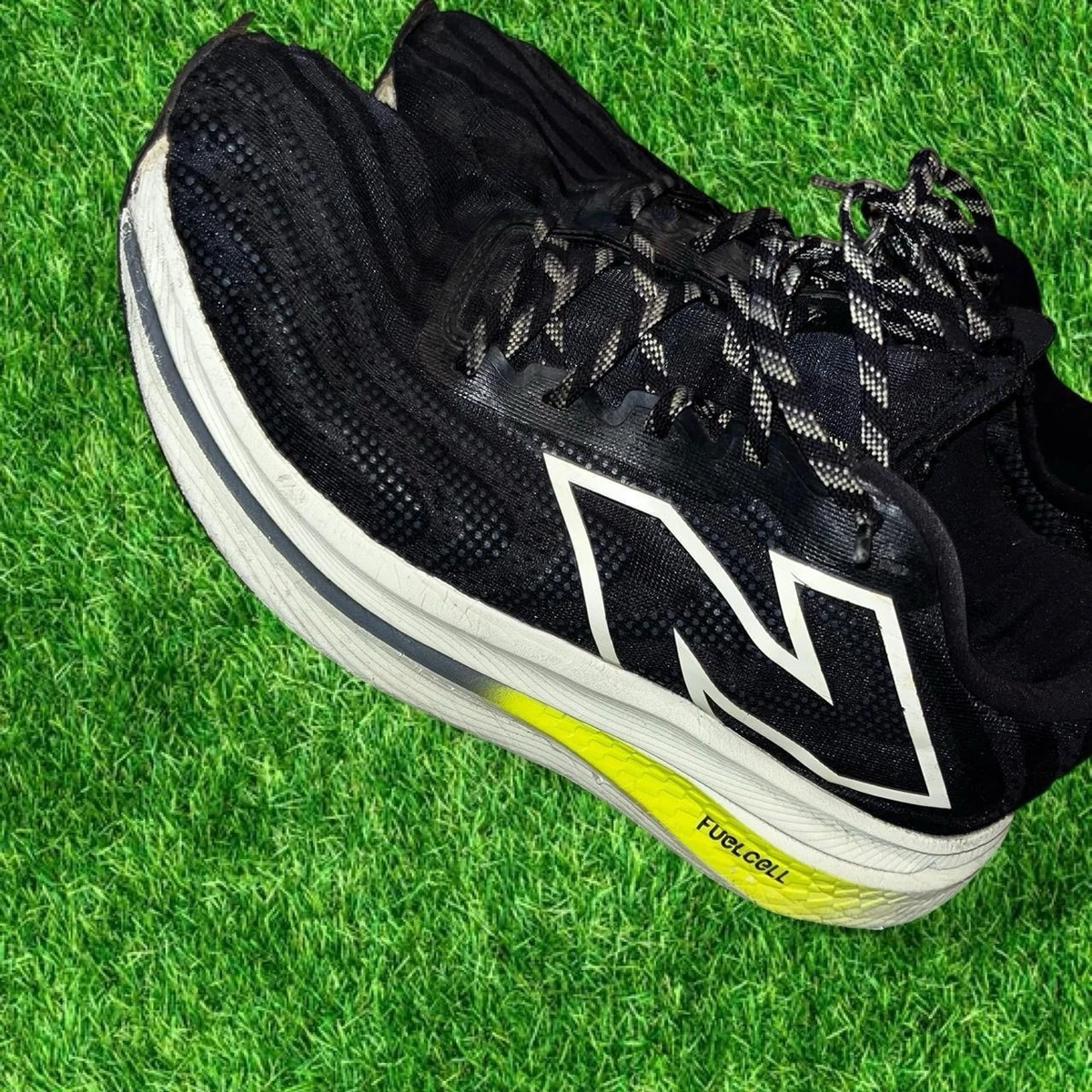 New Balance FuelCell SuperComp Trainer v2 Black Thirty Watt for
