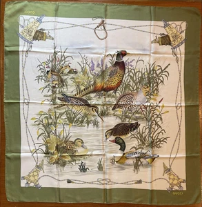 Foulard vintage Gucci motif oiseau et herbe