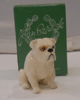 John Beswick Bulldogge sitzend Modell Nr. D3379