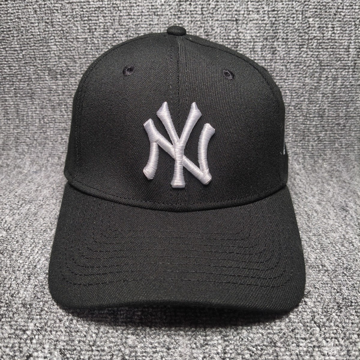 New Era 39THIRTY New York Yankees Black Stretch Fit Baseball Cap Y403
