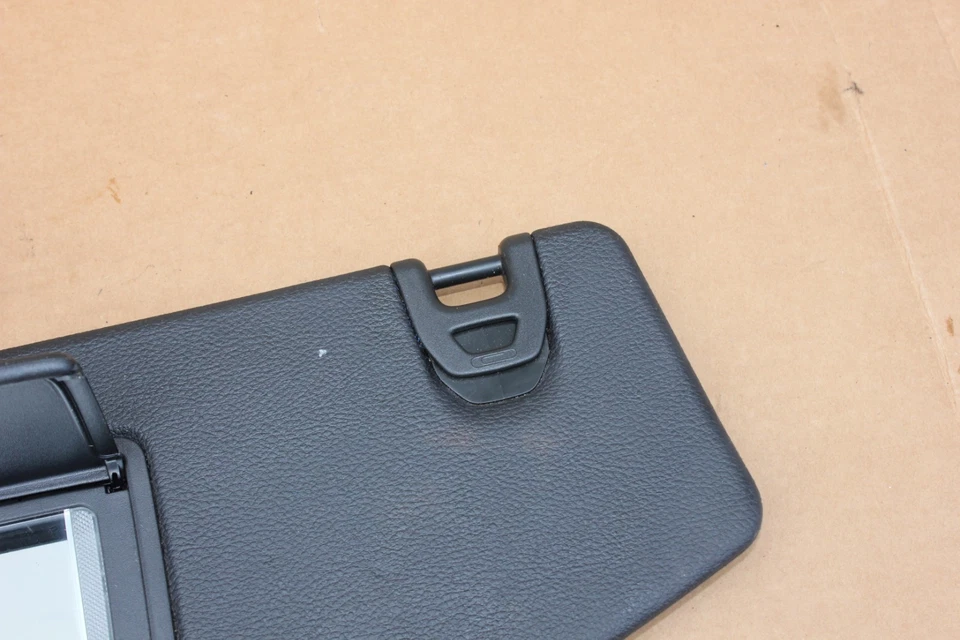 ¡DAÑADO! Visera izquierda Mopar original 6CD22TX7AN para Jeep Wrangler 2018-2023 Foto 3 de 4