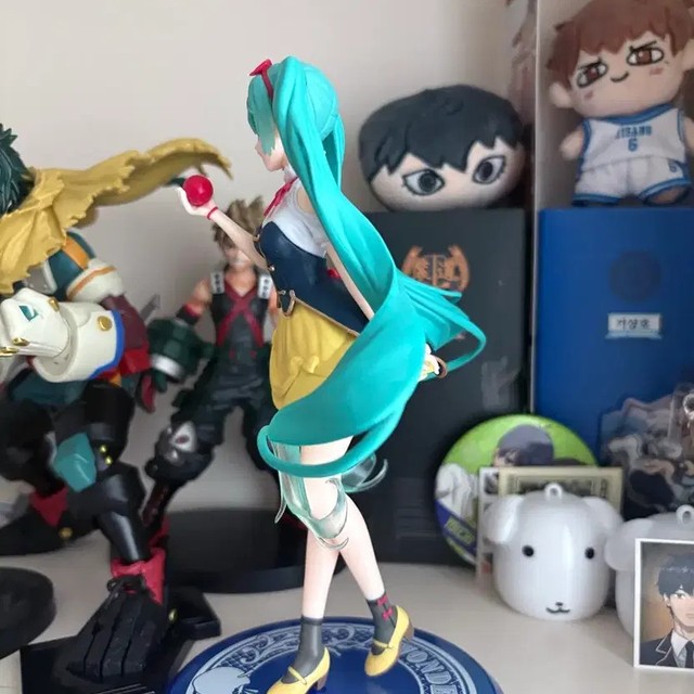 Hatsune Miku Wonderland Snow White Figurine - Pre-Owned
