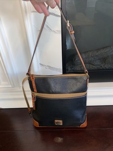 navy and brown bolsa