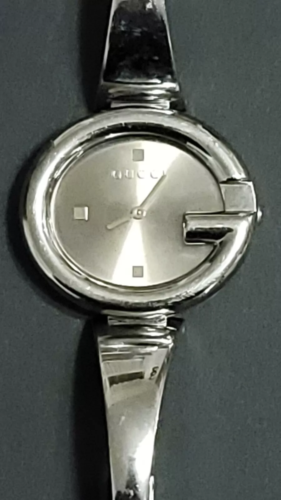 Montre femme Gucci Guccissima YA134502 ton argent bracelet visage G 