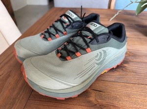 Topo 有難く Athletic PURSUIT OLIVE/CLAY 27.5cm